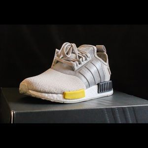 grey nmd r1 mens